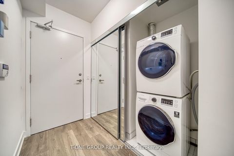 Photo 10 at 2808 - 99 Broadway Avenue, Mount Pleasant West, Toronto