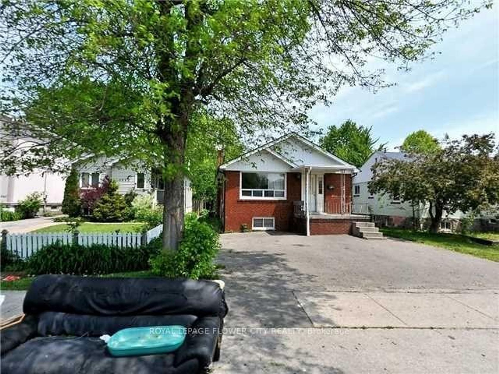 1041 Cawthra Road, Lakeview, Mississauga by Loree Meneguzzi Real Estate 1041 Cawthra Road, Lakeview, Mississauga
