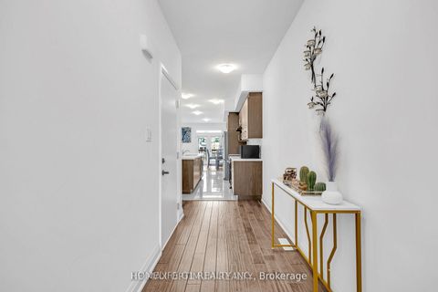 Photo 3 at 7 Barnyard Trail, Rural Barrie Southeast, Barrie