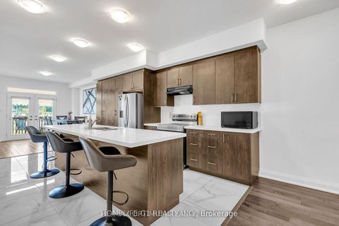 Photo 5 at 7 Barnyard Trail, Rural Barrie Southeast, Barrie