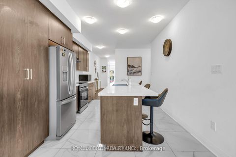 Photo 10 at 7 Barnyard Trail, Rural Barrie Southeast, Barrie