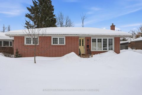 Photo 36 at 27 Marion Crescent, Wellington, Barrie