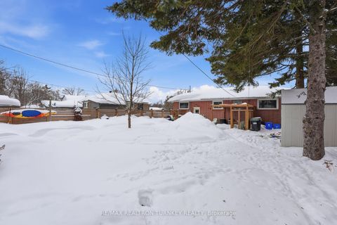 Photo 41 at 27 Marion Crescent, Wellington, Barrie