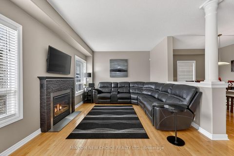 Photo 10 at 37 Westminster Circle, Shore, Barrie