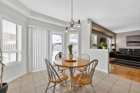 Photo 13 at 37 Westminster Circle, Shore, Barrie