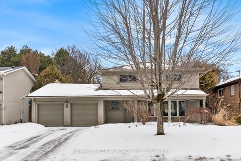 Photo 1 at 4 Silvergrove Road, Windfields, Toronto