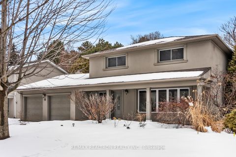 Photo 3 at 4 Silvergrove Road, Windfields, Toronto