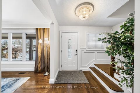 Photo 5 at 4 Silvergrove Road, Windfields, Toronto
