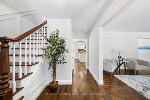 Photo 7 at 4 Silvergrove Road, Windfields, Toronto