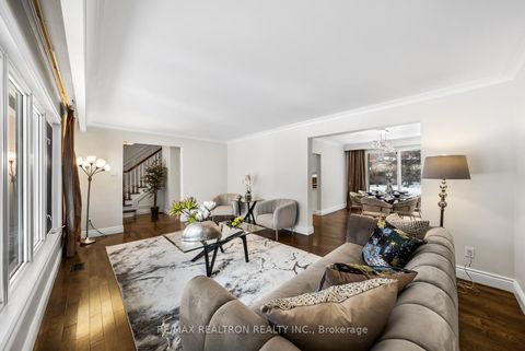 Photo 10 at 4 Silvergrove Road, Windfields, Toronto