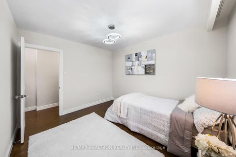 Photo 26 at 4 Silvergrove Road, Windfields, Toronto