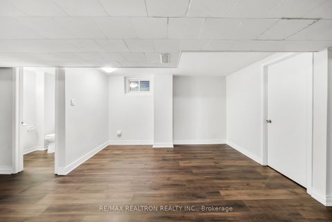 Photo 37 at 4 Silvergrove Road, Windfields, Toronto