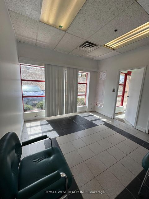 Photo 4 at 34 - 5310 Finch Avenue E, Milliken, Toronto