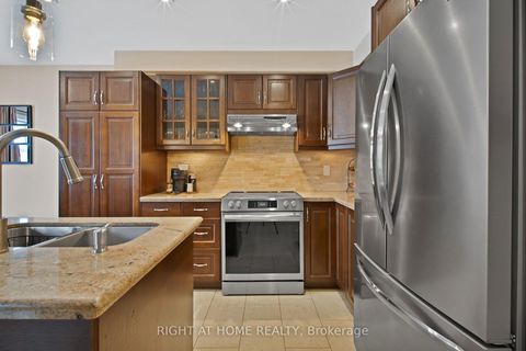 Photo 13 at 215 Queenslea Avenue, Pelmo Park W4, Toronto