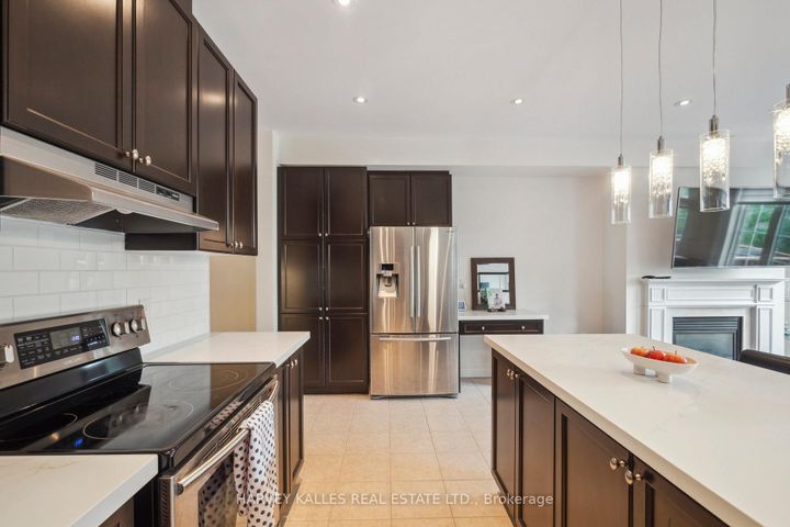 Photo 13 at 45 - 8777 Dufferin Street, Patterson, Vaughan