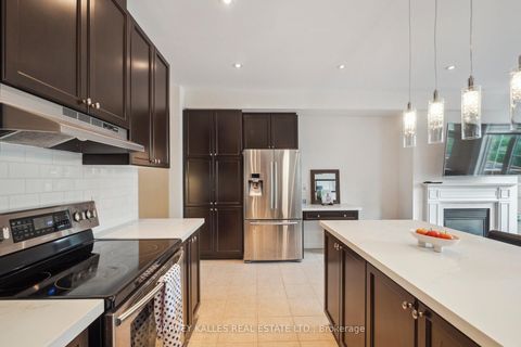 Photo 13 at 45 - 8777 Dufferin Street, Patterson, Vaughan