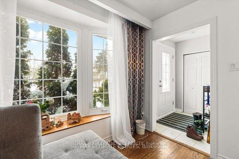 Photo 4 at 16 Cresthaven Drive, Hillcrest Village, Toronto