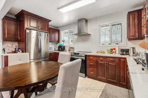 Photo 7 at 16 Cresthaven Drive, Hillcrest Village, Toronto