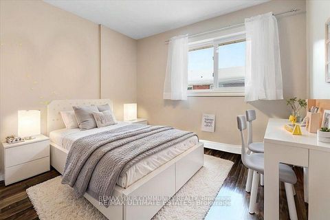 Photo 13 at 16 Cresthaven Drive, Hillcrest Village, Toronto