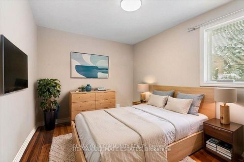 Photo 14 at 16 Cresthaven Drive, Hillcrest Village, Toronto