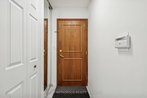 Photo 5 at 1911 - 8 Lee Centre Drive, Woburn, Toronto