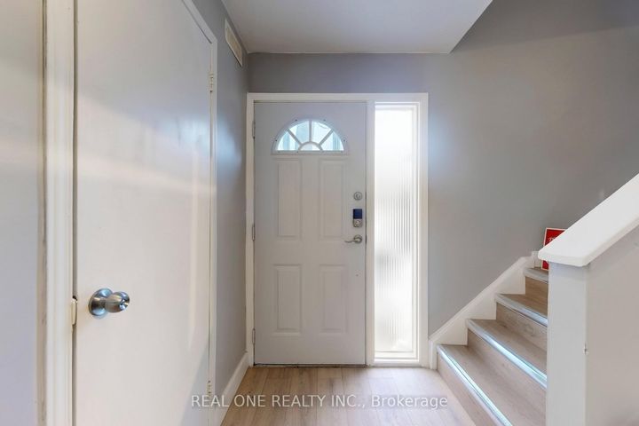 Photo 2 at 62 Courville Coach Way, Pleasant View, Toronto