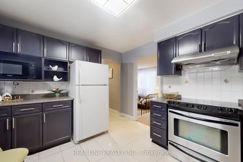 Photo 10 at 62 Courville Coach Way, Pleasant View, Toronto