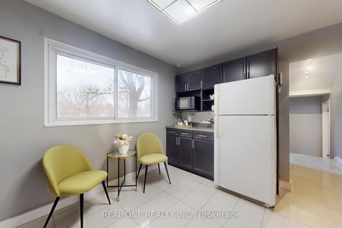 Photo 11 at 62 Courville Coach Way, Pleasant View, Toronto