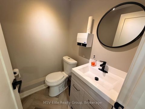 Photo 4 at 16 - 250 Regina Road, West Woodbridge Industrial Area, Vaughan