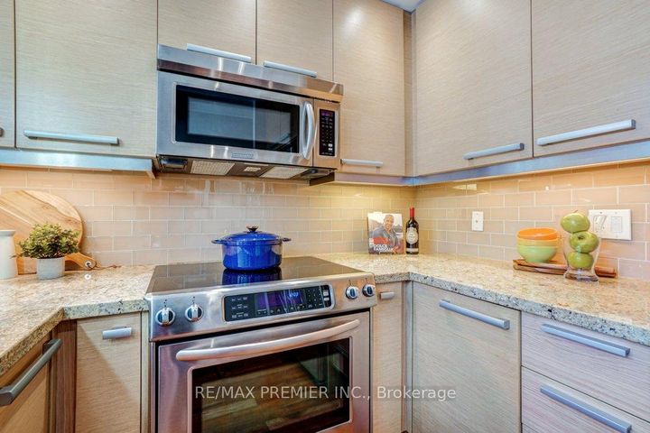 Photo 8 at 208C - 662 Sheppard Avenue E, Bayview Village, Toronto