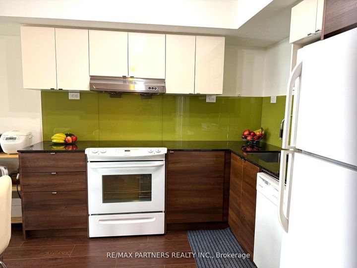 Photo 6 at 716 - 121 Mcmahon Drive, Bayview Village, Toronto