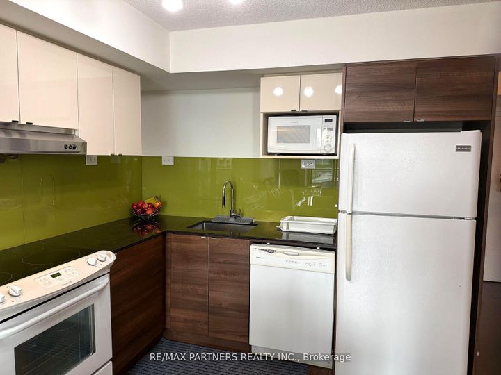 Photo 7 at 716 - 121 Mcmahon Drive, Bayview Village, Toronto