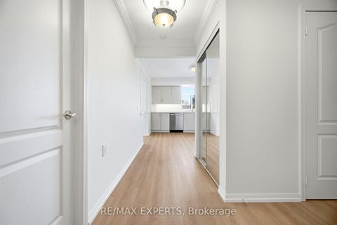 Photo 10 at 313 - 2504 Rutherford Road, Maple, Vaughan