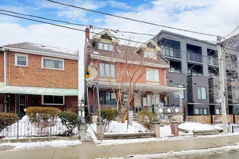 Photo 2 at 223 Manning Avenue, Bellwoods, Toronto