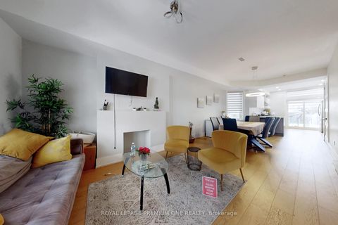 Photo 4 at 223 Manning Avenue, Bellwoods, Toronto