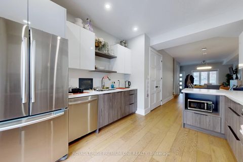 Photo 12 at 223 Manning Avenue, Bellwoods, Toronto