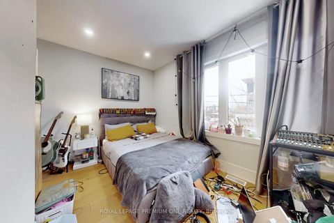 Photo 17 at 223 Manning Avenue, Bellwoods, Toronto