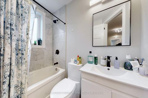 Photo 22 at 223 Manning Avenue, Bellwoods, Toronto