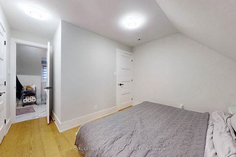 Photo 25 at 223 Manning Avenue, Bellwoods, Toronto