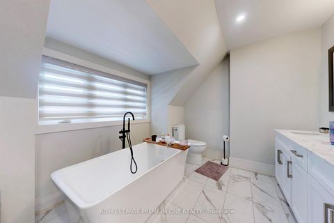 Photo 27 at 223 Manning Avenue, Bellwoods, Toronto