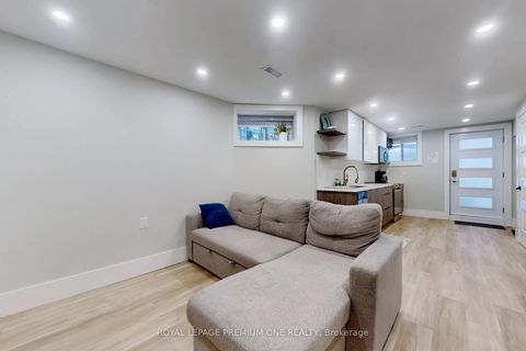 Photo 29 at 223 Manning Avenue, Bellwoods, Toronto