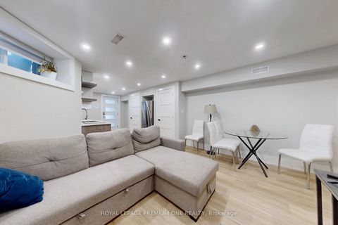 Photo 30 at 223 Manning Avenue, Bellwoods, Toronto