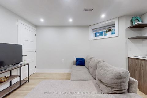 Photo 31 at 223 Manning Avenue, Bellwoods, Toronto