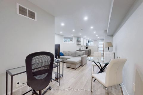 Photo 33 at 223 Manning Avenue, Bellwoods, Toronto