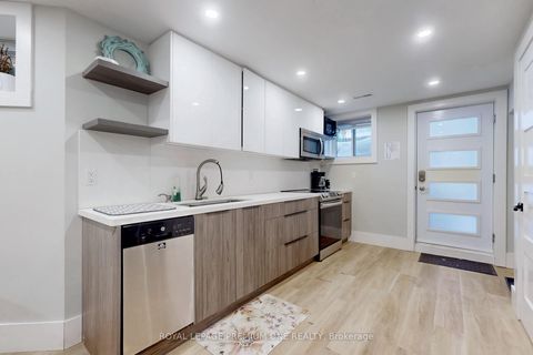 Photo 34 at 223 Manning Avenue, Bellwoods, Toronto