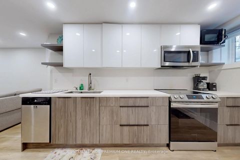 Photo 35 at 223 Manning Avenue, Bellwoods, Toronto