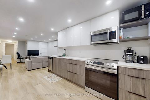 Photo 36 at 223 Manning Avenue, Bellwoods, Toronto