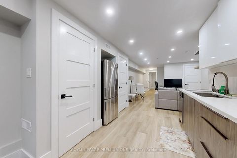 Photo 37 at 223 Manning Avenue, Bellwoods, Toronto