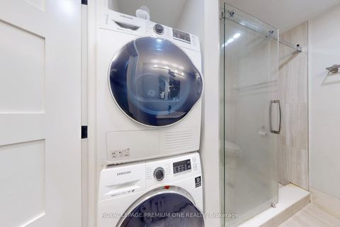 Photo 41 at 223 Manning Avenue, Bellwoods, Toronto