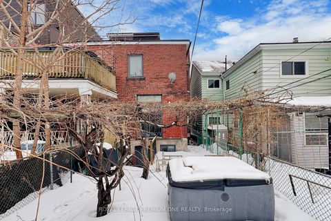 Photo 42 at 223 Manning Avenue, Bellwoods, Toronto